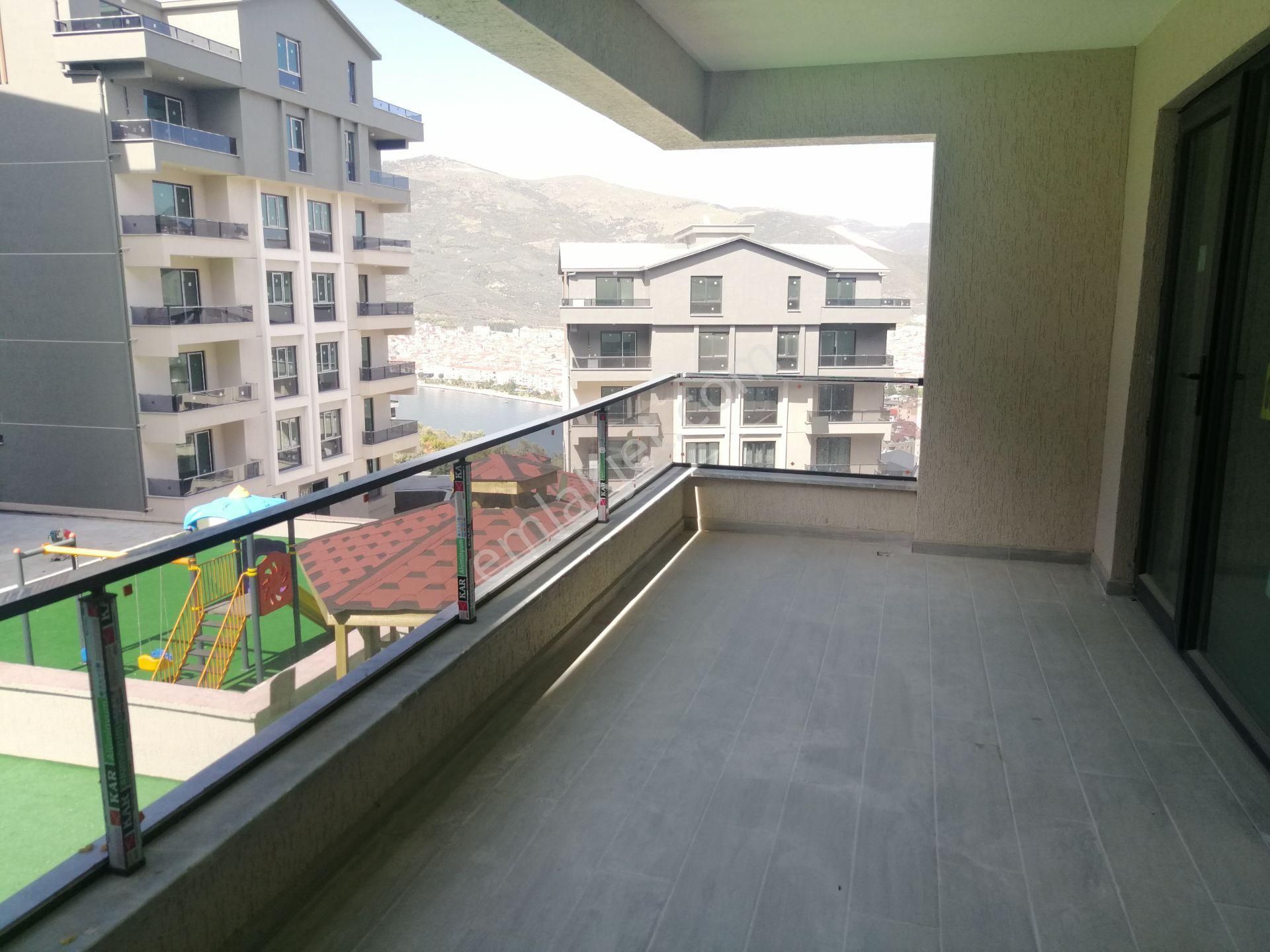 Gemlik Hisar Satılık Daire Doğantekin Gayrimenkul'den Bursa Gemlik Hisar'da Havuzlu Site İçerisinde 2.kat 3+1 Lüx Daire