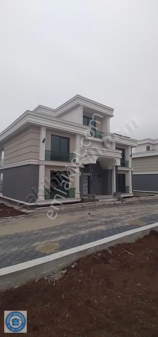 Sur Çarıklı Satılık Villa Yeni Mardin Yolu Üzerinde 6.5+1 Satılık Triplex Villalar