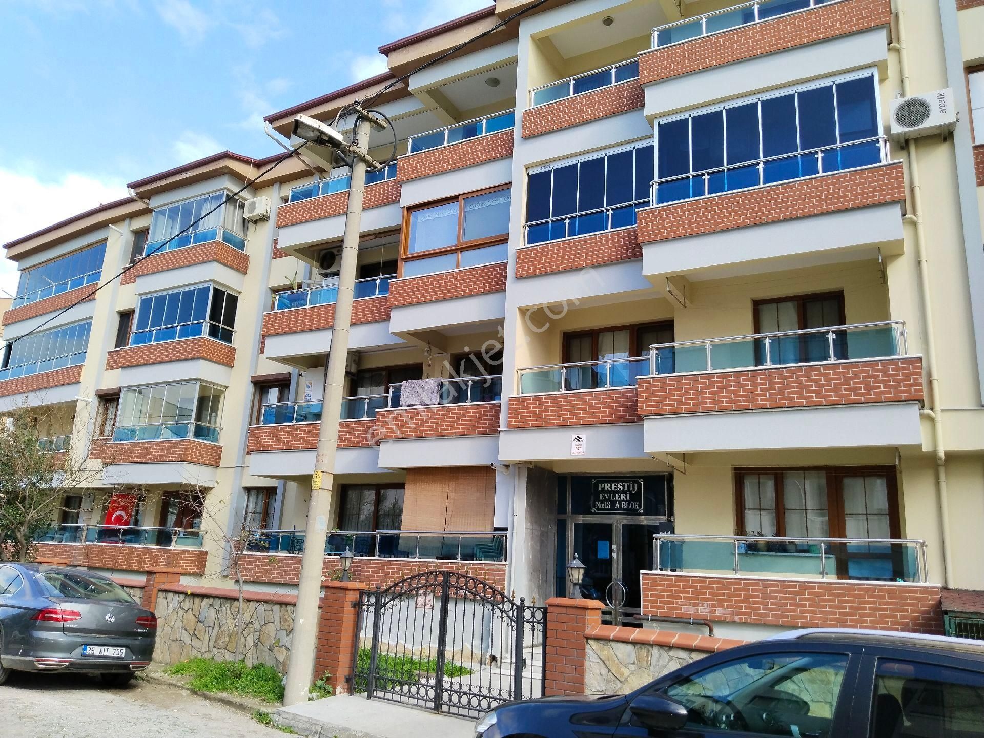 Bergama Maltepe Satılık Daire Sınırsız Yüksek Kredi İmkanlı Şehir Merkezinde Doğalgazlı Kapalı Mutfak Ara Kat 3+1 Geniş Daire