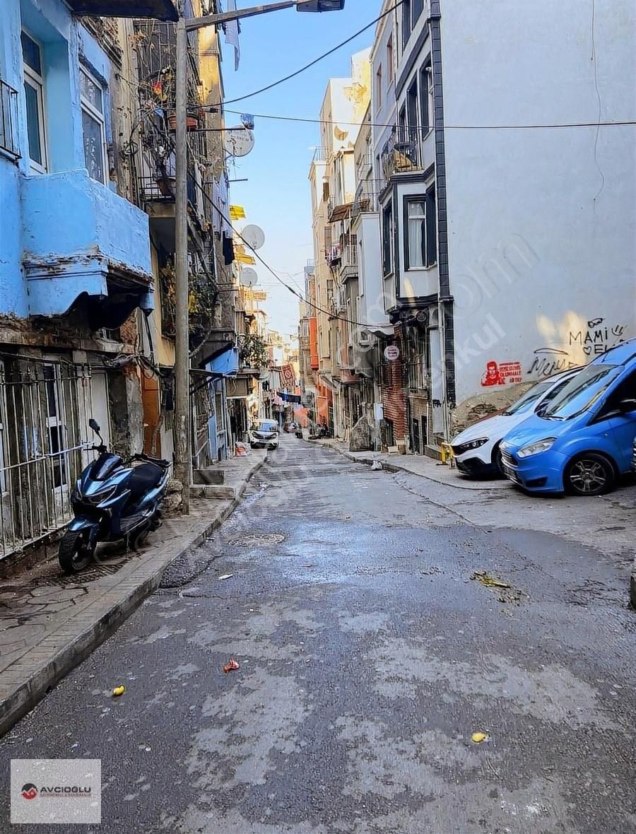 Beyoğlu Kalyoncu Kulluğu Satılık Bina Taksim Kalyoncukullugu Akkiraz Sokak 61m2 Satılık Bina