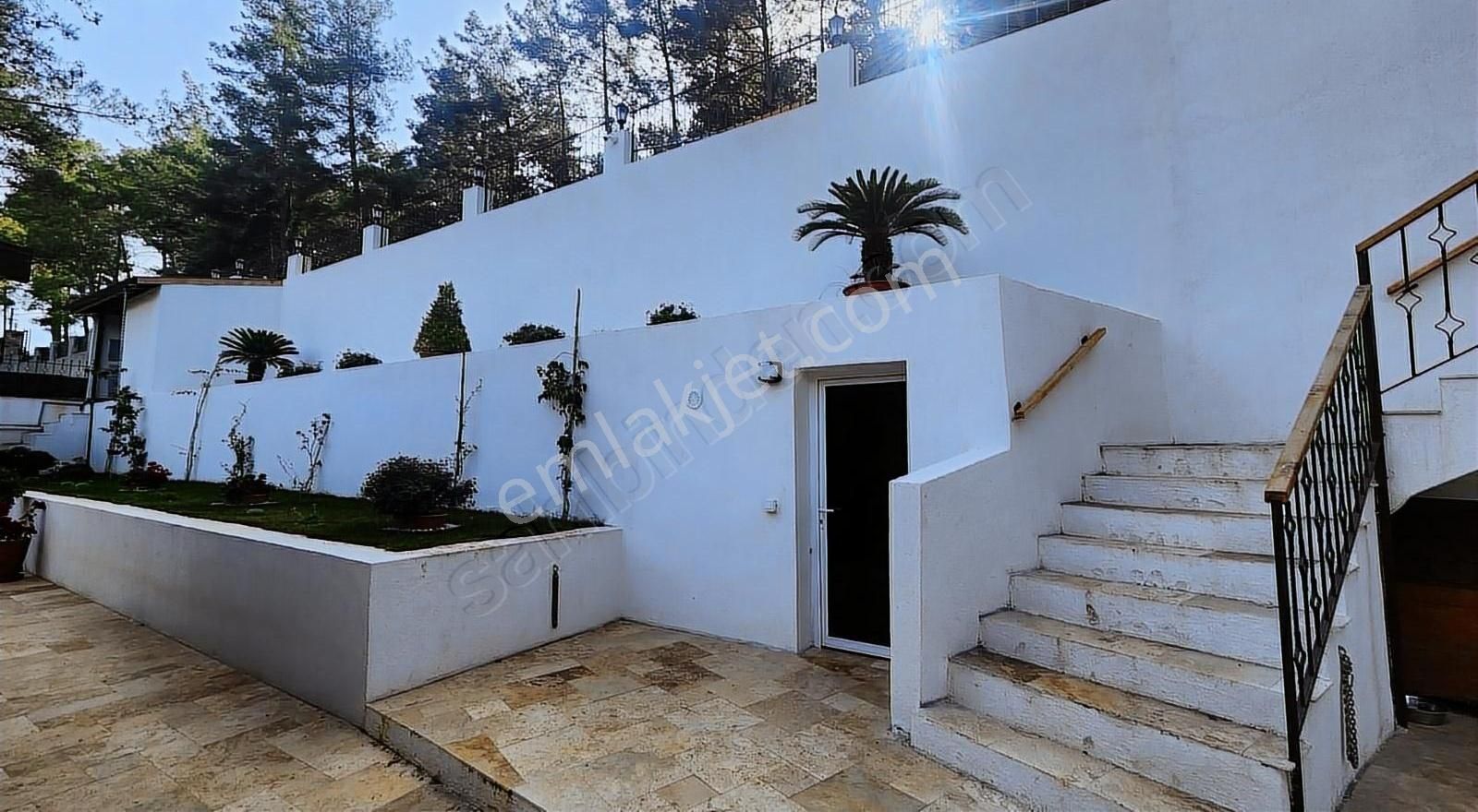 Fethiye Yeşilüzümlü Satılık Villa Tek Katlı Ormana Sınır Müstakil Villa