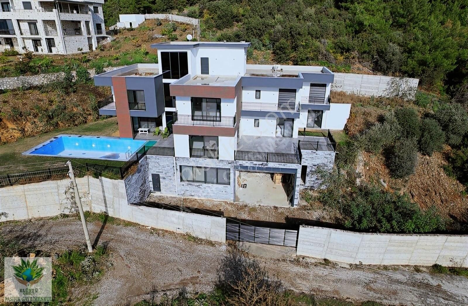 Menderes Çukuraltı Satılık Villa Pasifik'ten Menderes Özderede 1939 M² Arazide 8+1 Malikane