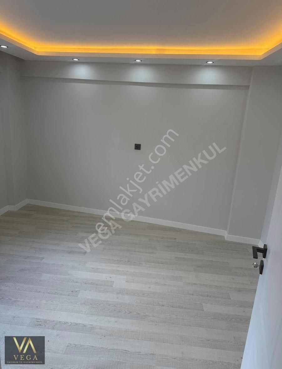 Şehzadeler Yarhasanlar Satılık Daire Vega'dan Çarşı Merkez 2+1 Açık Mutfak Li Full Tadilatlı Daire