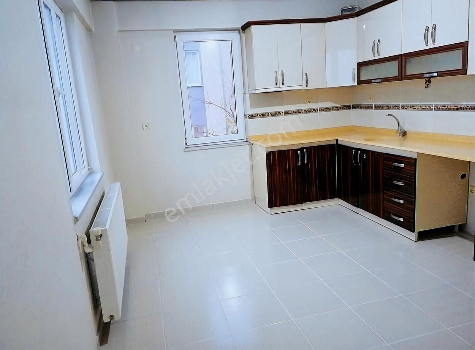 Bigadiç Kuyu Kiralık Daire Kuyu Mh'de İlkokula Yakın Bölgede 165 M2 Geniş 3+1 Kiralık Daire