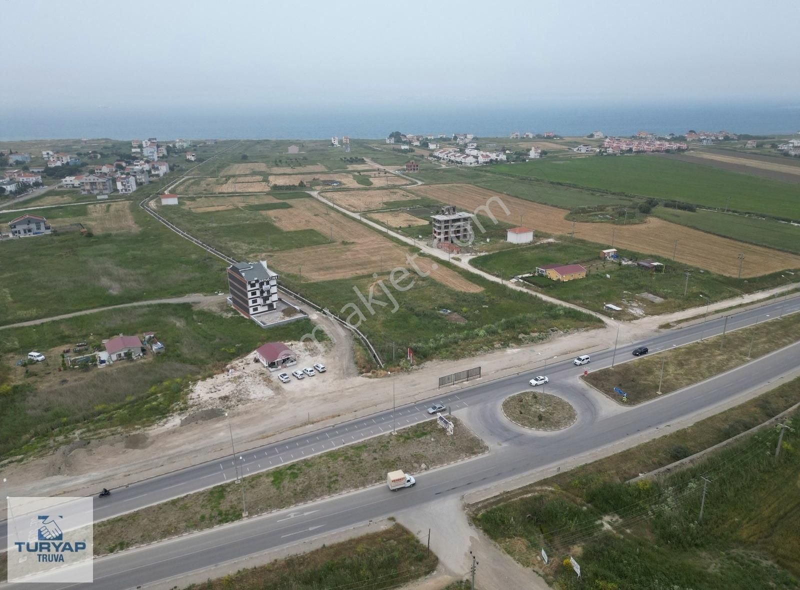 Lapseki Dalyan Satılık Ticari İmarlı Lapseki'de Konut+ticari İmarlı Ana Yol Üzeri Satılık Arsa