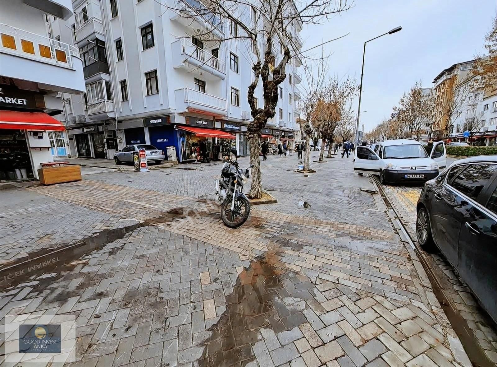 Uşak Merkez Kurtuluş Kiralık Ofis Dörtyolda Dükkan Ofis Büro