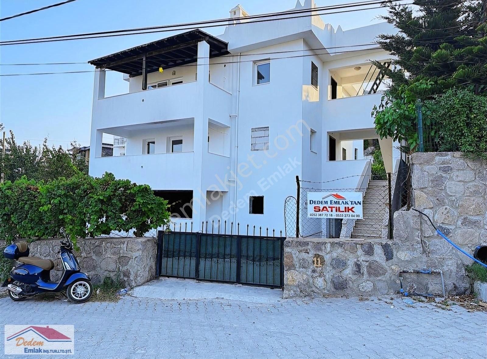 Bodrum Gündoğan Satılık Müstakil Ev Gündoğan Merkezde 500 M2 Arsa İçinde 3katlı Daire Komple Satılık