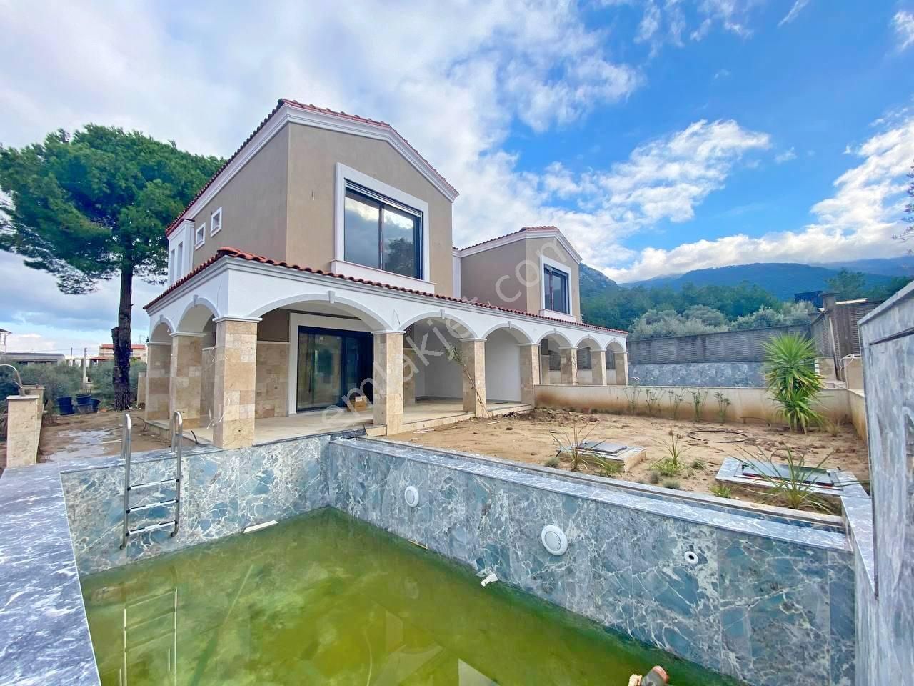 Kuşadası Güzelçamlı Satılık Villa Güzelçamlıda Özel Havuzlu Sıfır Villa