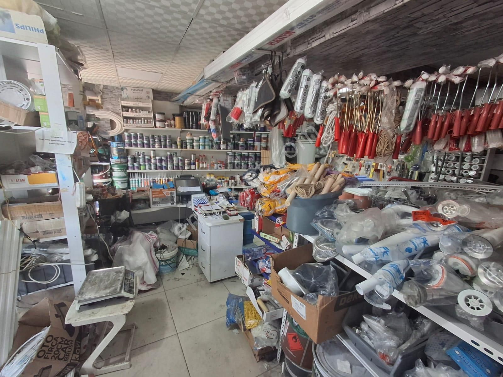 Loft'tan Sefaköy Merkezde Cadde Üzeri 3 Katlı Satılık Dükkan - Görsel 4