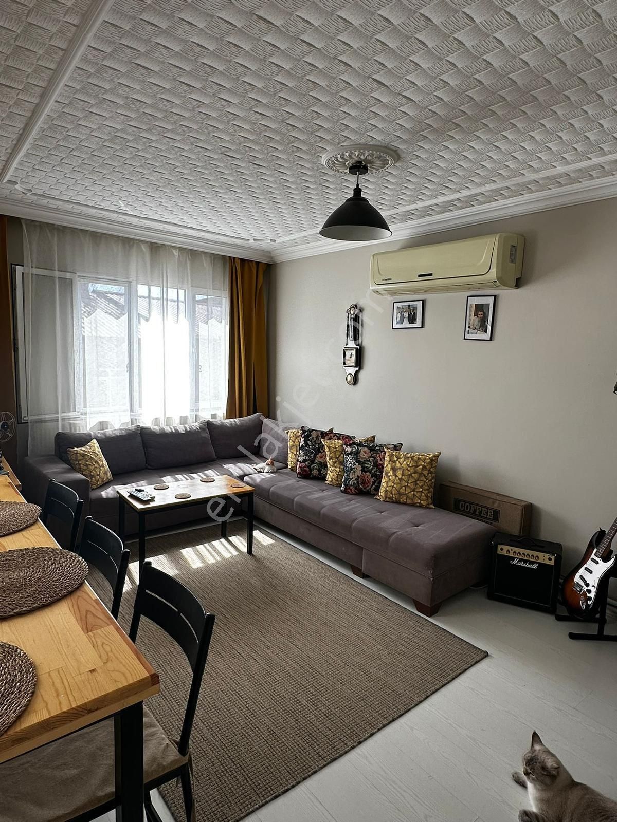 Konak Güneşli Satılık Daire İzmirpark Yakını 2+1 90m2 Full Bakımlı Doğalgazlı Çift Cepheli Ferah Daire