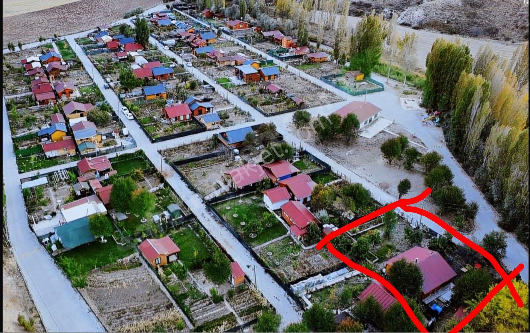 Sivas Merkez İşhanı Köyü Satılık Bağ & Bahçe Bungalov Ev Ve 2adet Parsel