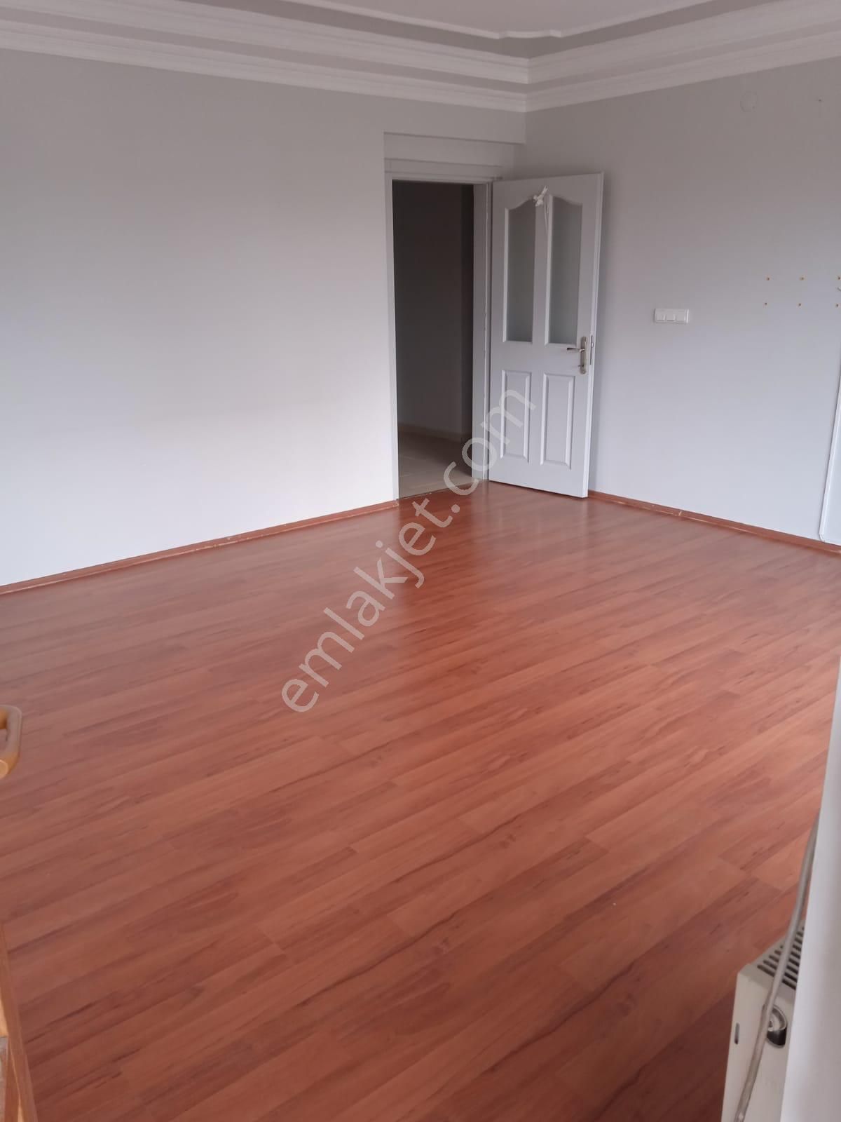 Yalova Merkez Gazi Osman Paşa Kiralık Daire Şekercioğlu Gayrımenkulden 130 M2 3+1 Kiralık Daire Gop'da