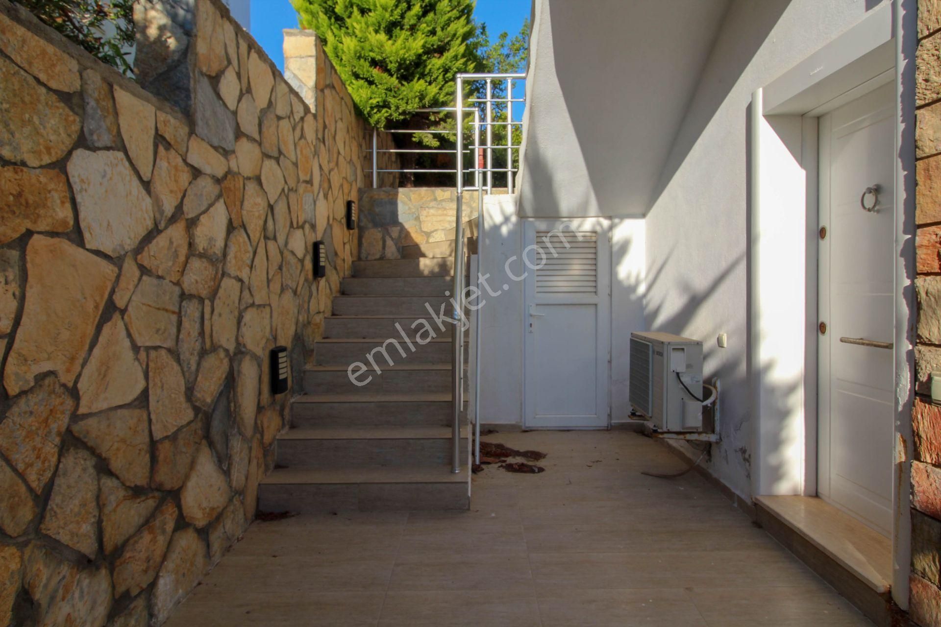 Turgutreis'te Satılık Deniz Manzaralı Müstakil Havuzlu Villa - Görsel 8