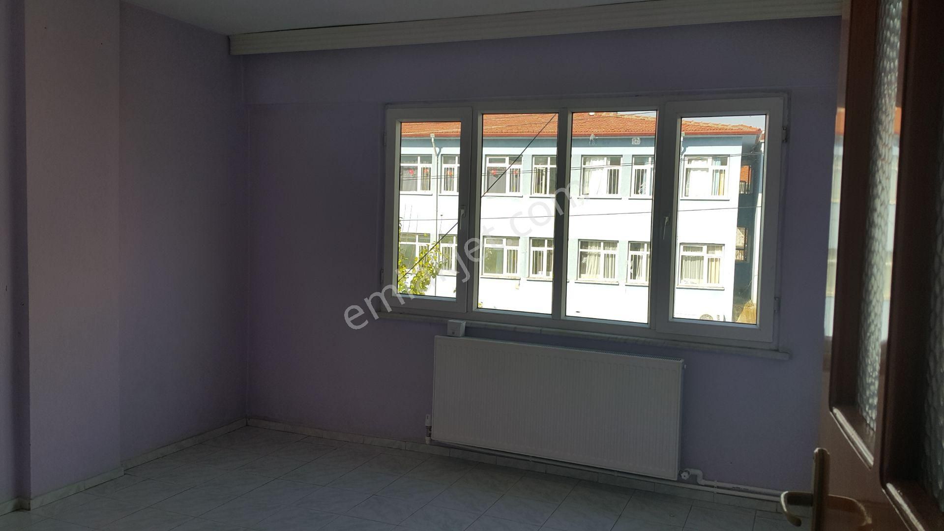 Soma Hürriyet Kiralık Daire Migros Altı Cumhuriyet Okulu Karşısı Sıcak Sulu 3+1 145m² Ara 2.kat