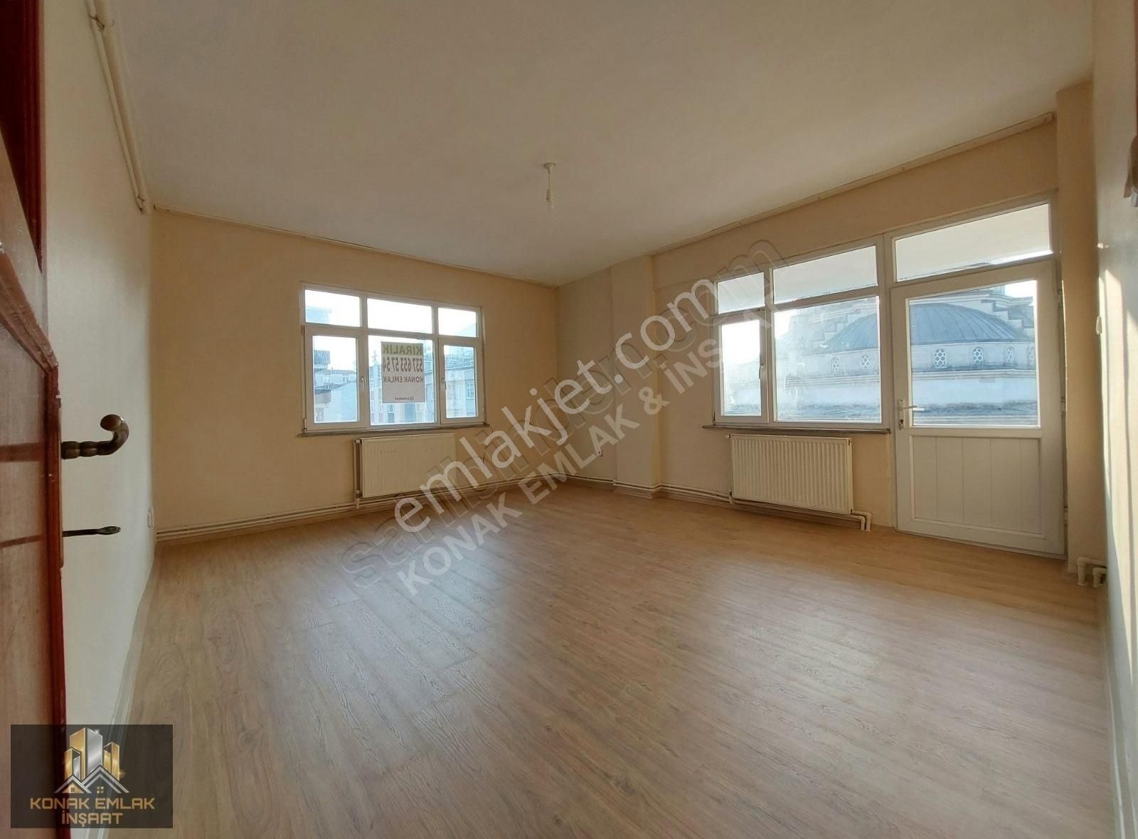 Küçükçekmece Mehmet Akif Kiralık Daire Konak Emlak'tan Cadde Üzeri 2+1 120m² 2.kat Kiralık Daire!!