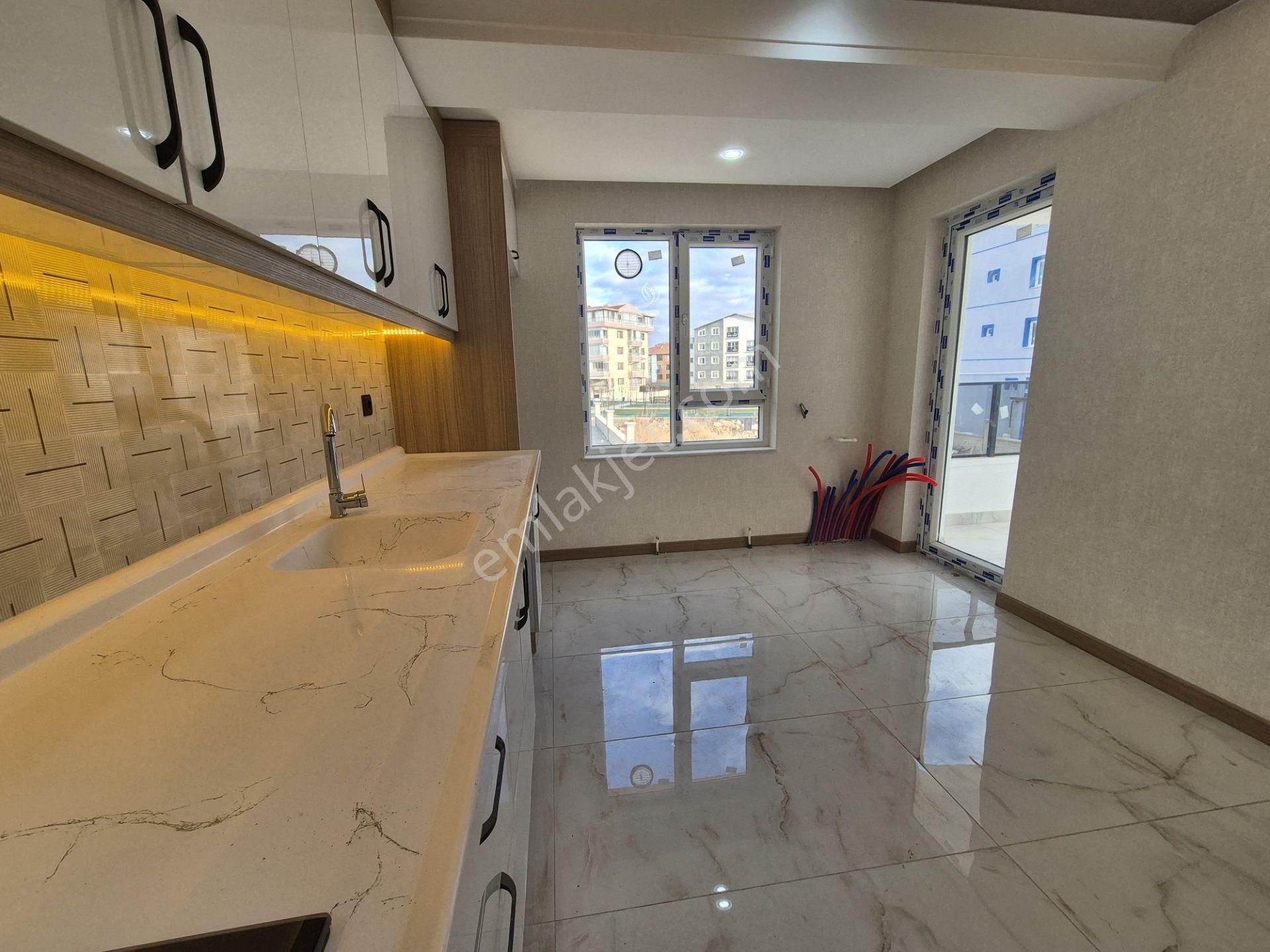Sincan Yenikent'te Fevzi Çakmak Mah. Krediye Uygun Full Yapılı Güney Cephe 4+1satılık Daire