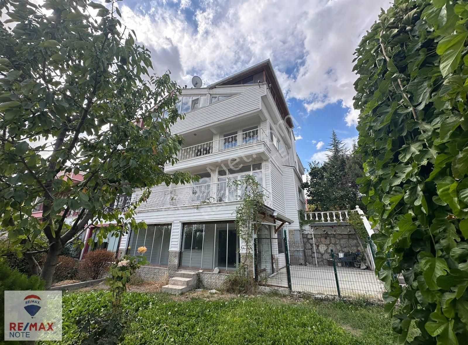 Etimesgut Yavuz Selim Satılık Villa Yavuz Selim Mah. Karköy Sitesi Bağımsız Bahçeli Satılık Villa