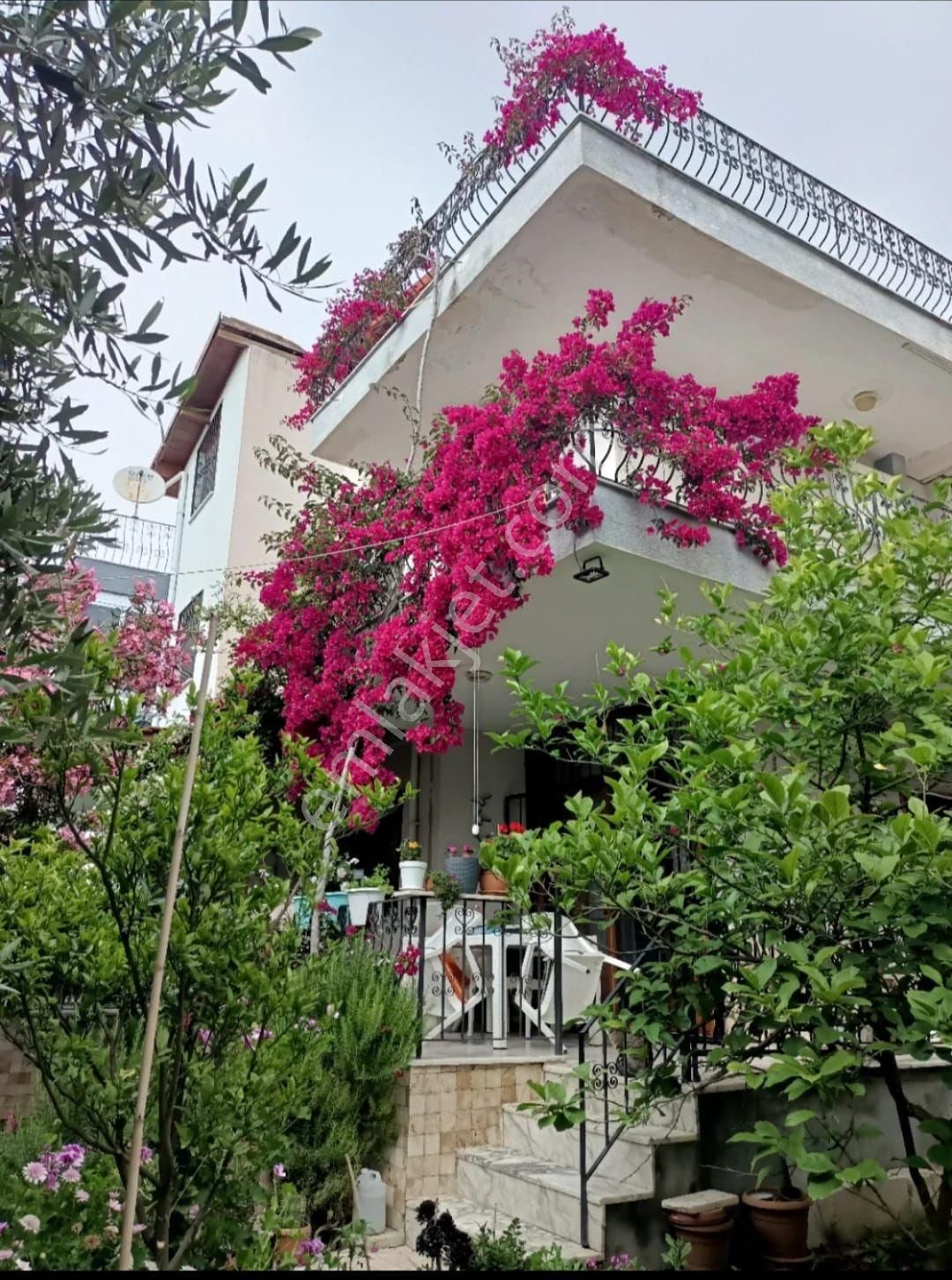 Kuşadası Kadınlar Denizi Satılık Villa Kuşadası Kadınlar Denizinde Bahçeli 3+1 Tadilatlı Villa