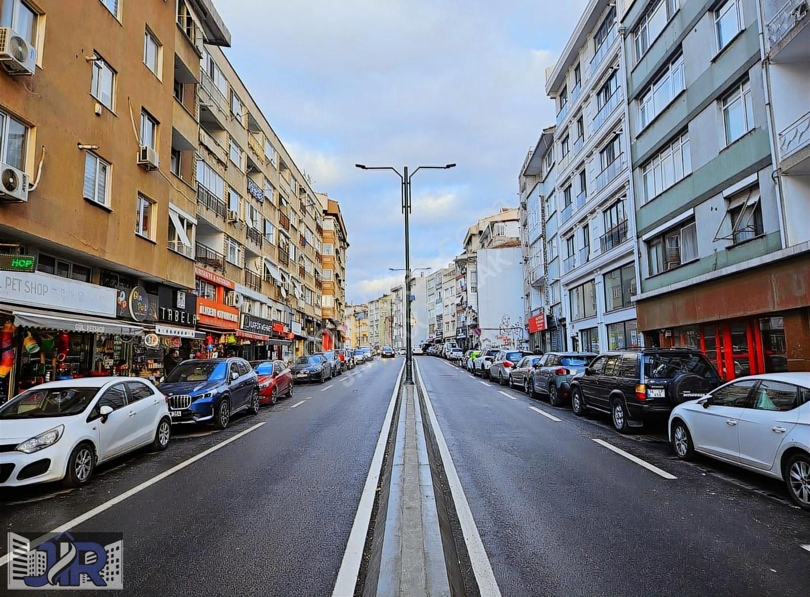 Kadıköy Acıbadem Satılık Daire Jirmax'ten Kadıköy Acıbadem Cad.de Satılık 2+1 Teraslı Daire