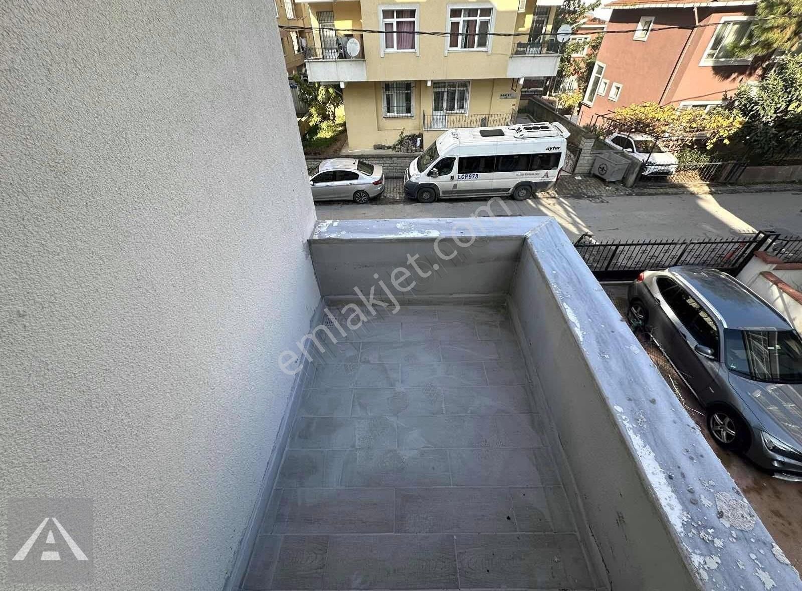 Maltepe Küçükyalı Satılık Daire Küçükyalı'da Ayrı Mutfaklı Ön Güney Cephe Balkonlu 2+1!