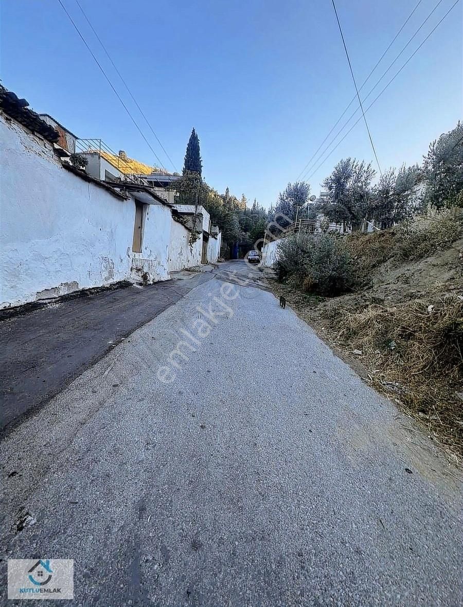 Salihli Seyrantepe Satılık Konut İmarlı Seyrantepe Mahallesinde Köşe Başı Arsa