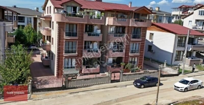 Başiskele Yeşilyurt Satılık Daire Başiskele Yeşilyurt Mahallesi'nde Satılık 2+1 Geniş Daire