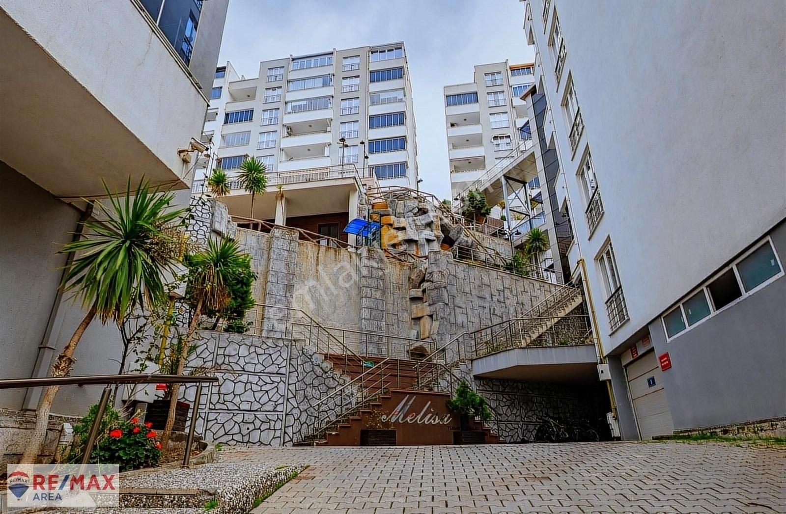 Mudanya Güzelyalı Burgaz Satılık Daire Remax Area Dan Havuzlu Sitede Deniz Manzaralı Satılık 2+1 Daire