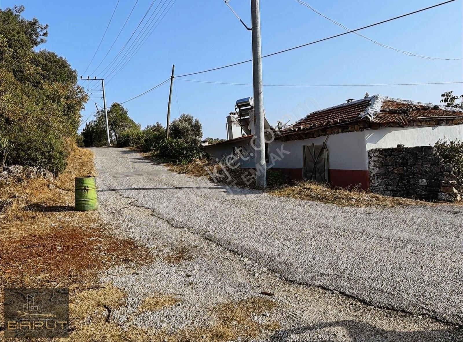 Menteşe Yaraş Satılık Konut İmarlı Yaraşta Satılık İmarlı İçinde Köy Evi Olan Arsa