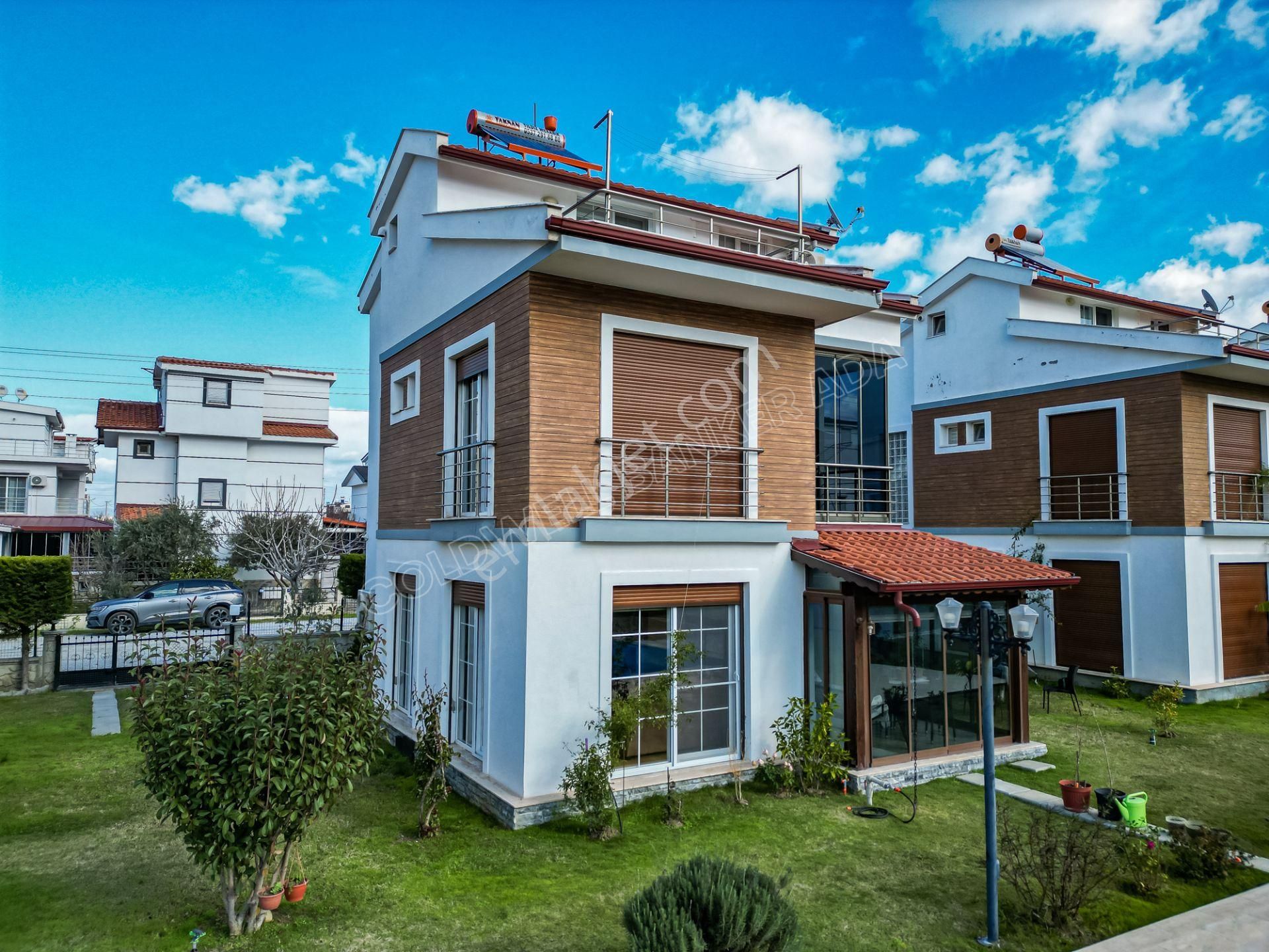 Kuşadası Güzelçamlı Satılık Villa Güzelçamlıda Site İçerisinde Lüks Müstakil Villa