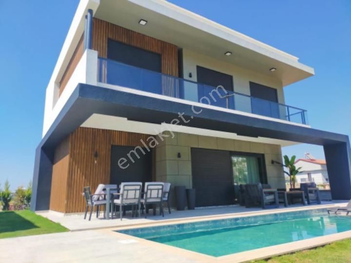Müstakil Özel Havuzlu 3+1 Satılık Villa