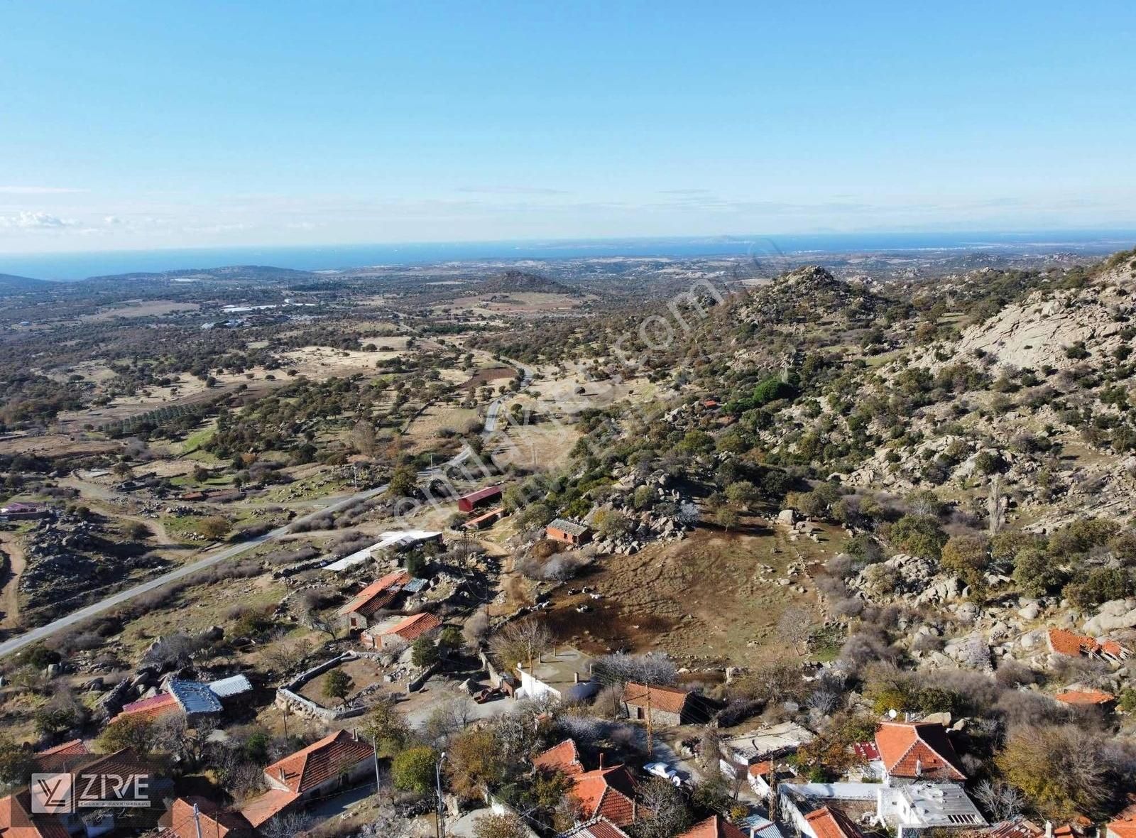 Ezine Kayacık Köyü Satılık Konut İmarlı Kayacık Köyünde İçerisinde Eski Yapı Bulunan Deniz Manaralı Arsa