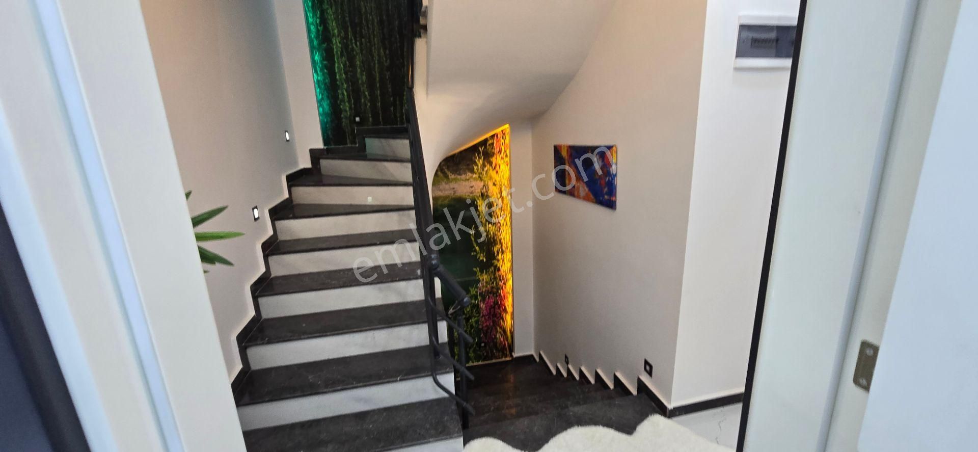 Didim Efeler De Satılık 3+1 Ful Eşyalı Açılır Kapanır Kış Bahçeli Ve Teraslı Villa - Görsel 15