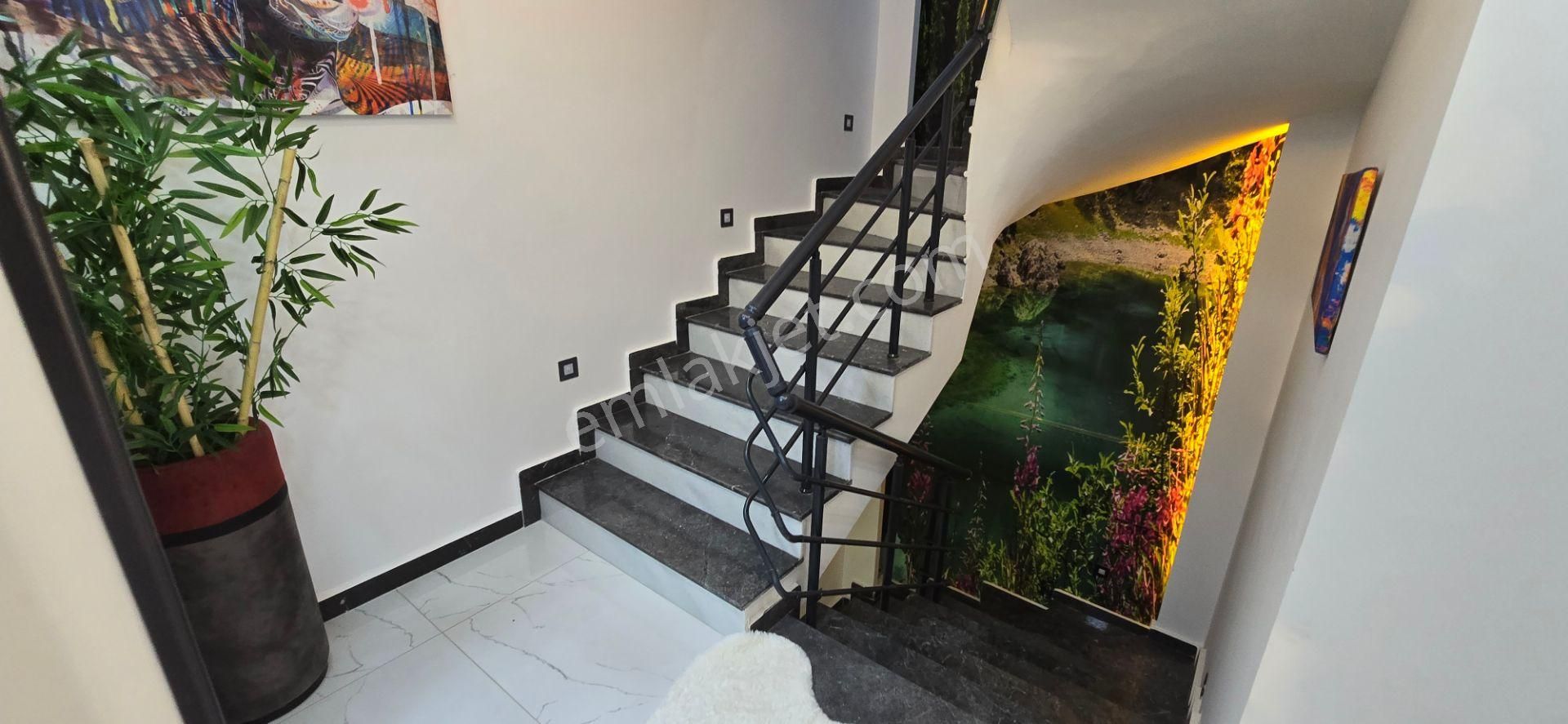 Didim Efeler De Satılık 3+1 Ful Eşyalı Açılır Kapanır Kış Bahçeli Ve Teraslı Villa - Görsel 3