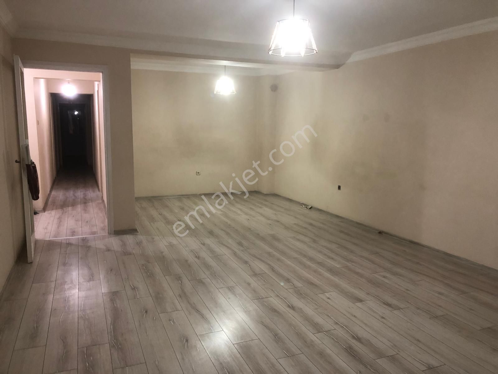 İzmir Karşıyaka Denize Yakın Kiralık Daire Karşıyaka Salah Birsel Sokağı Halkbank Karşısı 4+1 182 M2 Temiz Kiralık Daire