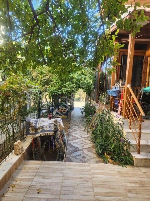 Seferihisarda Site İçinde Eşyalı Satılık 5+1 Villa - Görsel 16