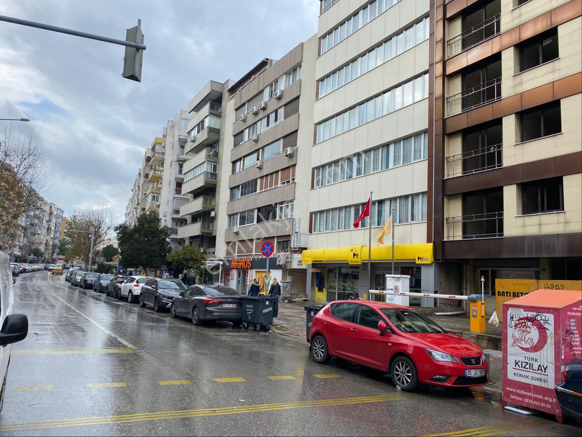 Konak Çankaya Satılık Daire Mithatpaşa Caddesi Bir Üst Sokağında 3+1 140m2 Bahçeli Full Bakımlı