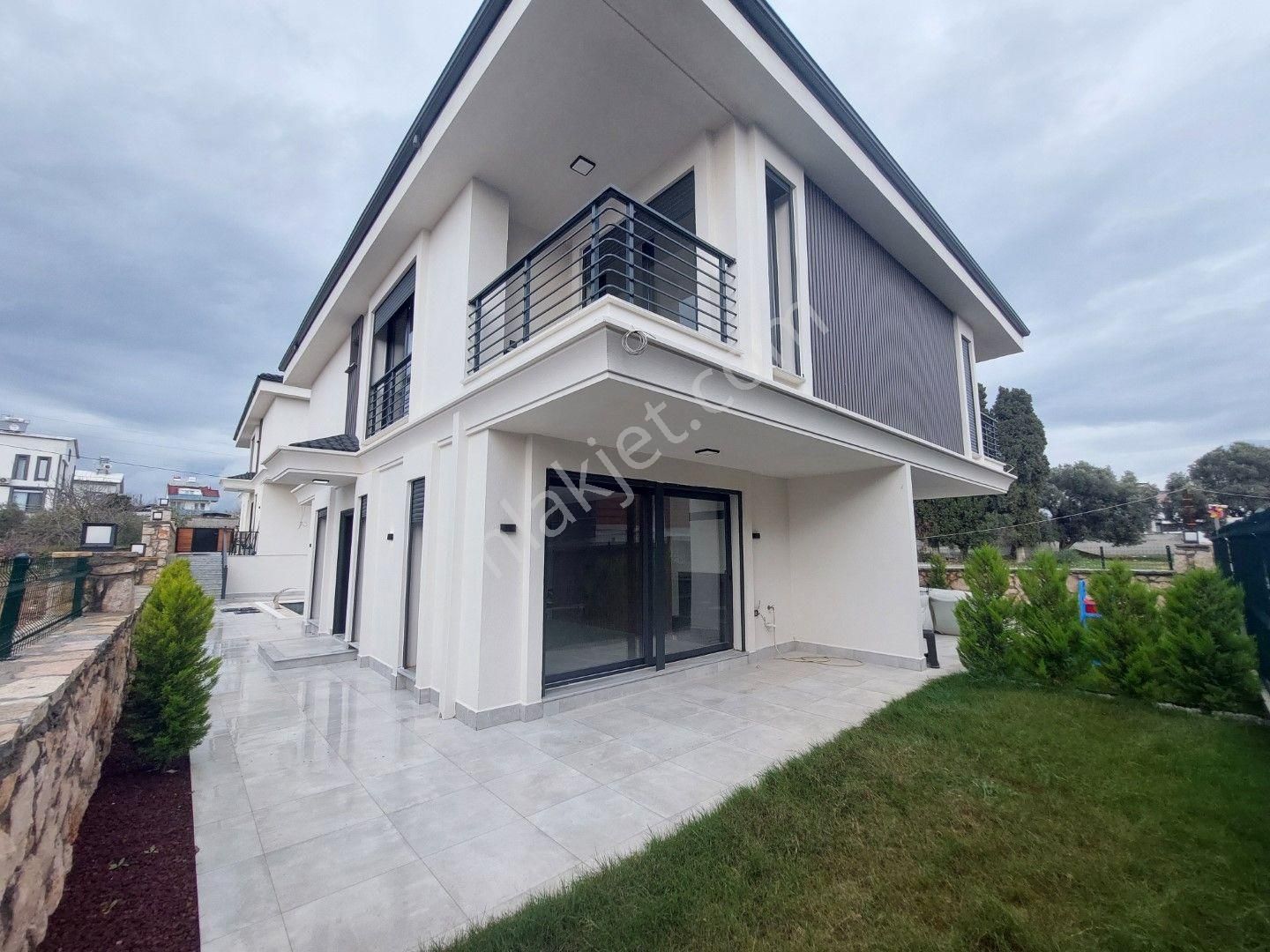 Didim Hisar Satılık Villa Didim Hisar Mahallesinde Satılık Havuzlu 3+1 Sıfır Dubleks Villa