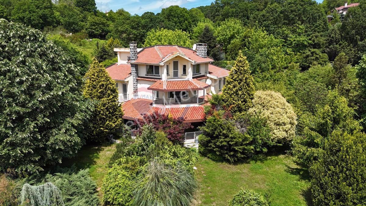 Beykoz Kılıçlı Satılık Villa Beykoz Kılıçlı & Havuzlu Sitede, 500 M2 4 Katlı Müstakil Villa