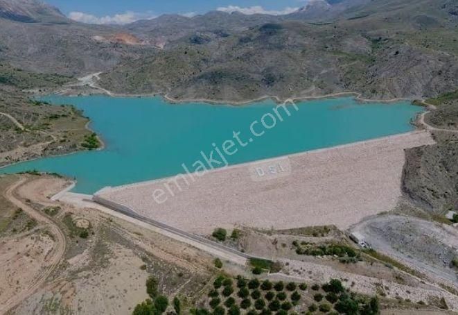 Tefenni Yenice Satılık Tarla Burdur Tefenni'de Göl Kenarı Meyve Bahçeli Satılık Arazi