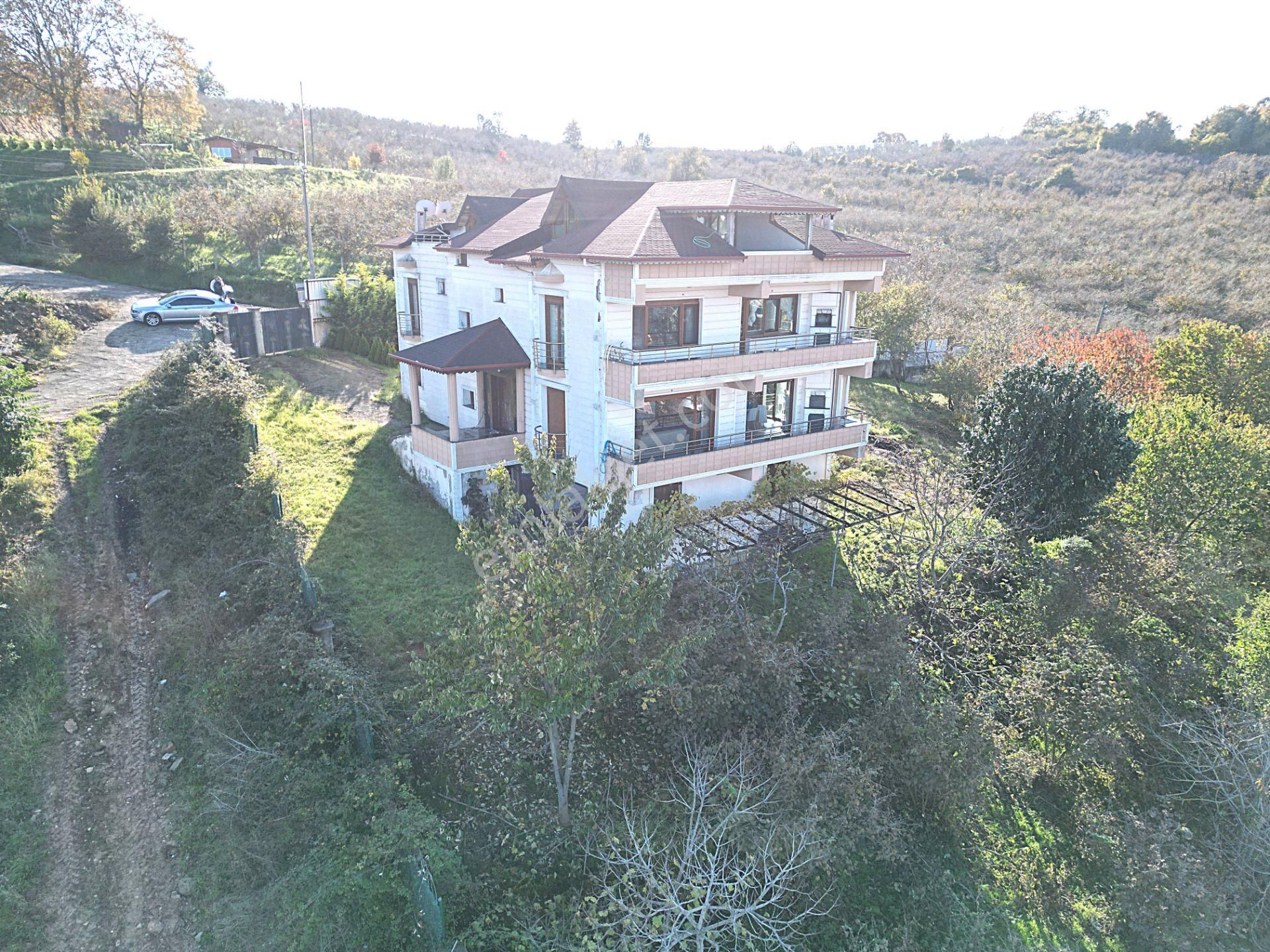 Karasu Aziziye Satılık Villa Karasuda 2.240m2 İçinde Full Deniz Ve Şehir Manzaralı Tripleks