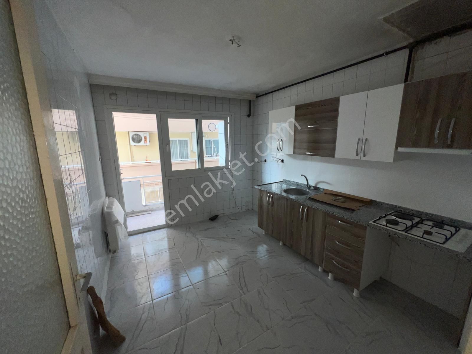 Sahibinden Karşıyaka Merkezde İçi Sıfır Doğalgazlı Otoparklı - Görsel 12