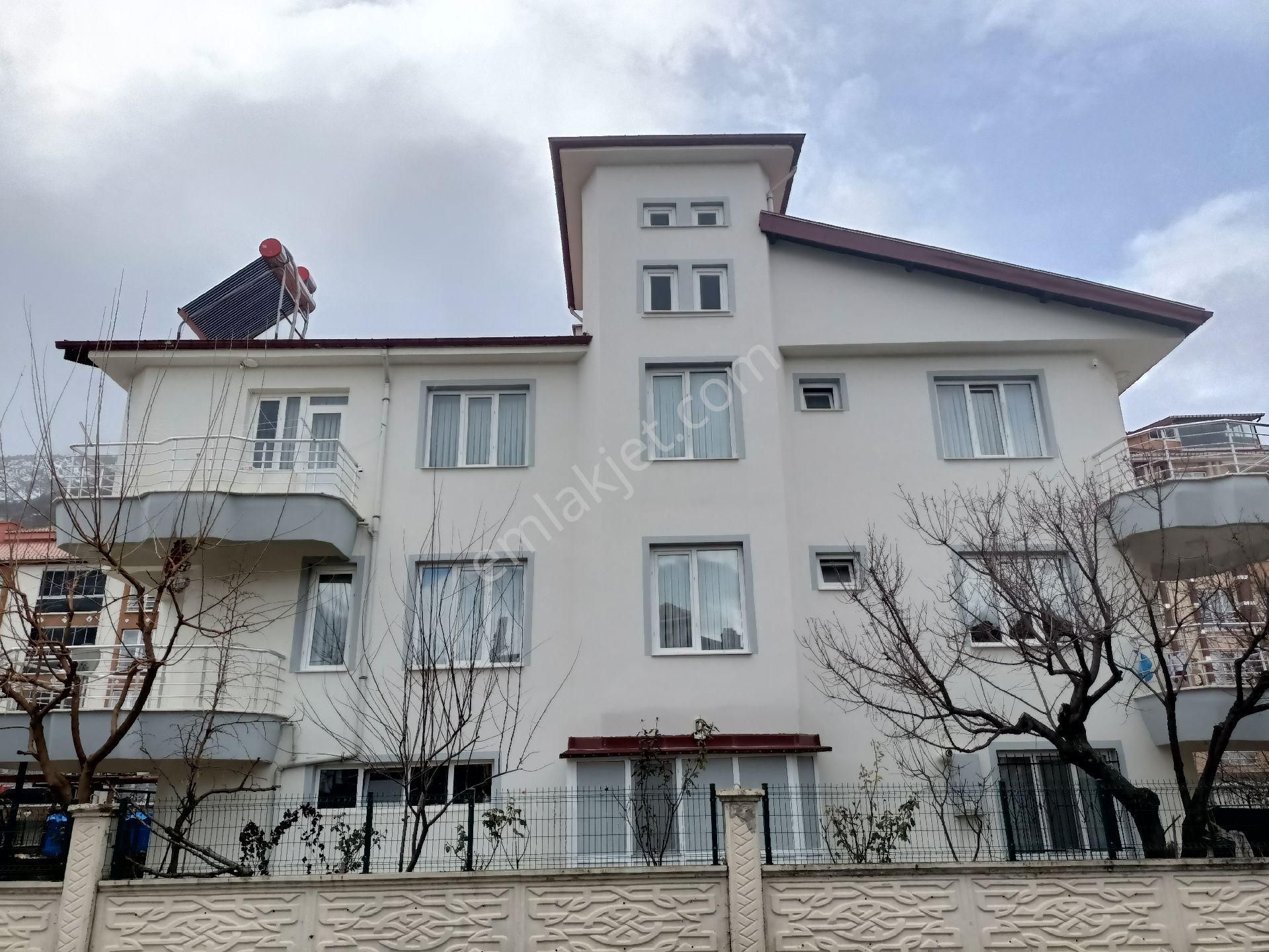 Akşehir Gazi Satılık Villa Abit Gm Gazi Mh. Tripleks Satılık Garajlı 4+1 Villa