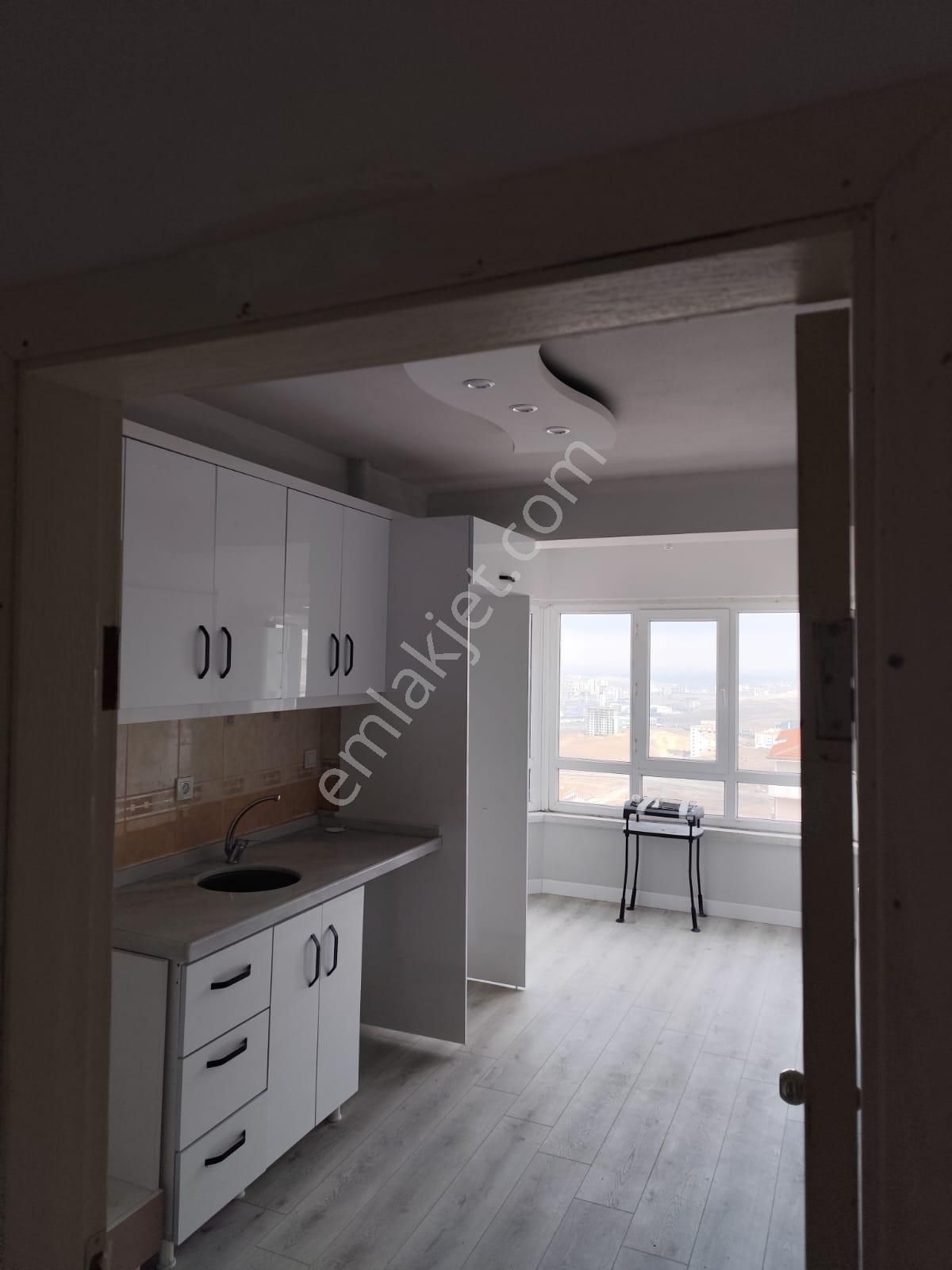 Pursaklar Fatih Kiralık Daire İçi Yeni Yapılmış Manzaralı Asansörlü Geniş Çift Balkonlu Tertemiz 2+1 Daire