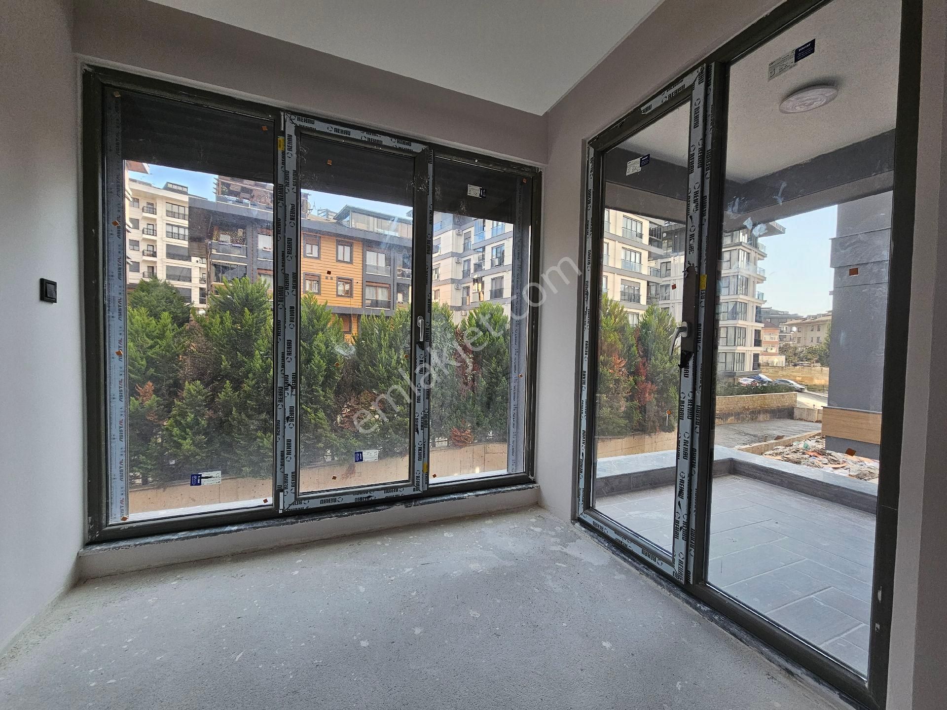 Üsküdar Çengelköy Satılık Daire Çengelköy Site İçerisinde 1+1/70 M² Ara Kat Balkonlu Sıfır Daire