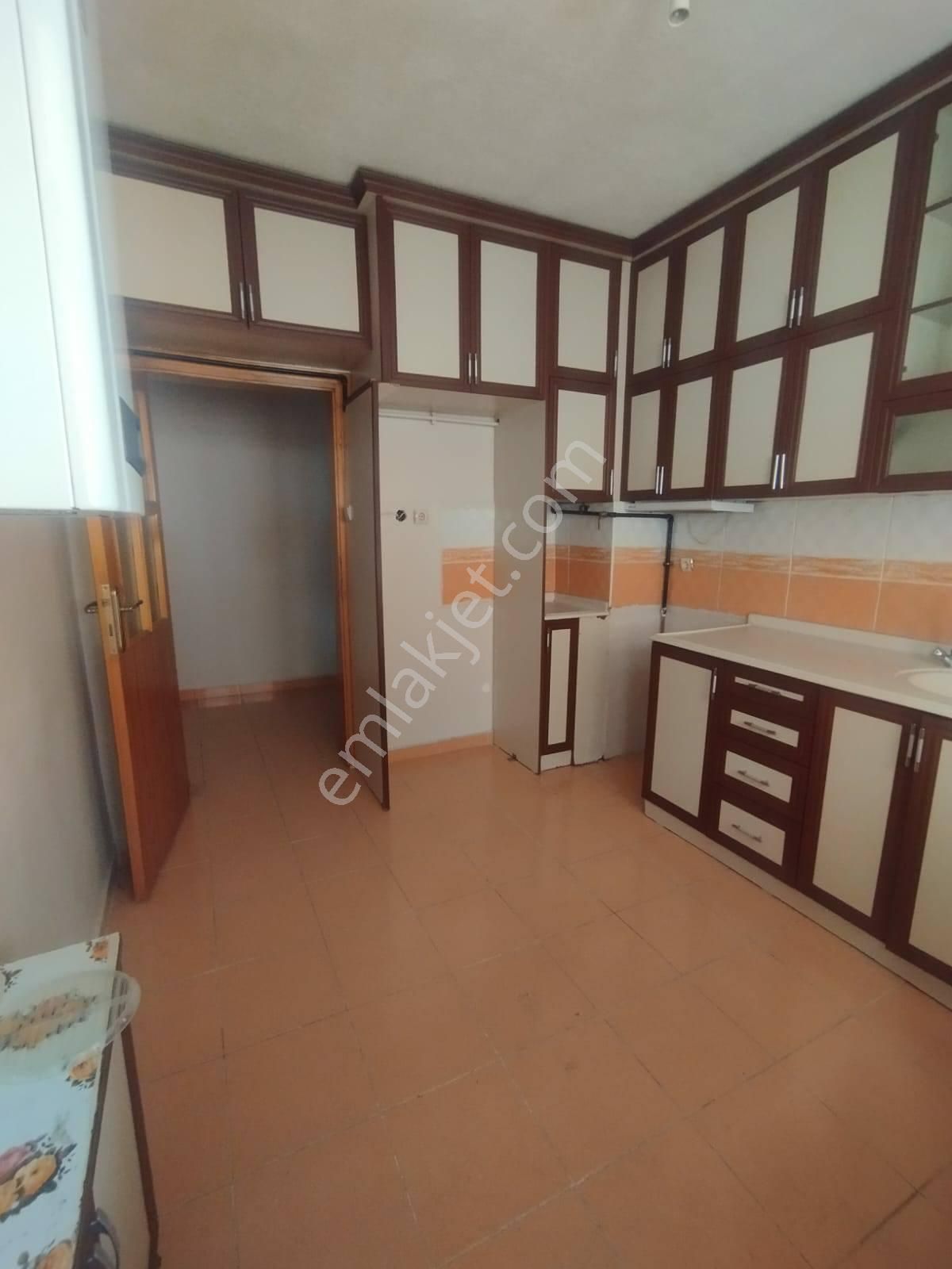 Selçuklu Yazır Satılık Daire Yazır Şafak Caddesi Salı Pazarı Yanı 3+1 Daire 4 Katlının 4 .katı