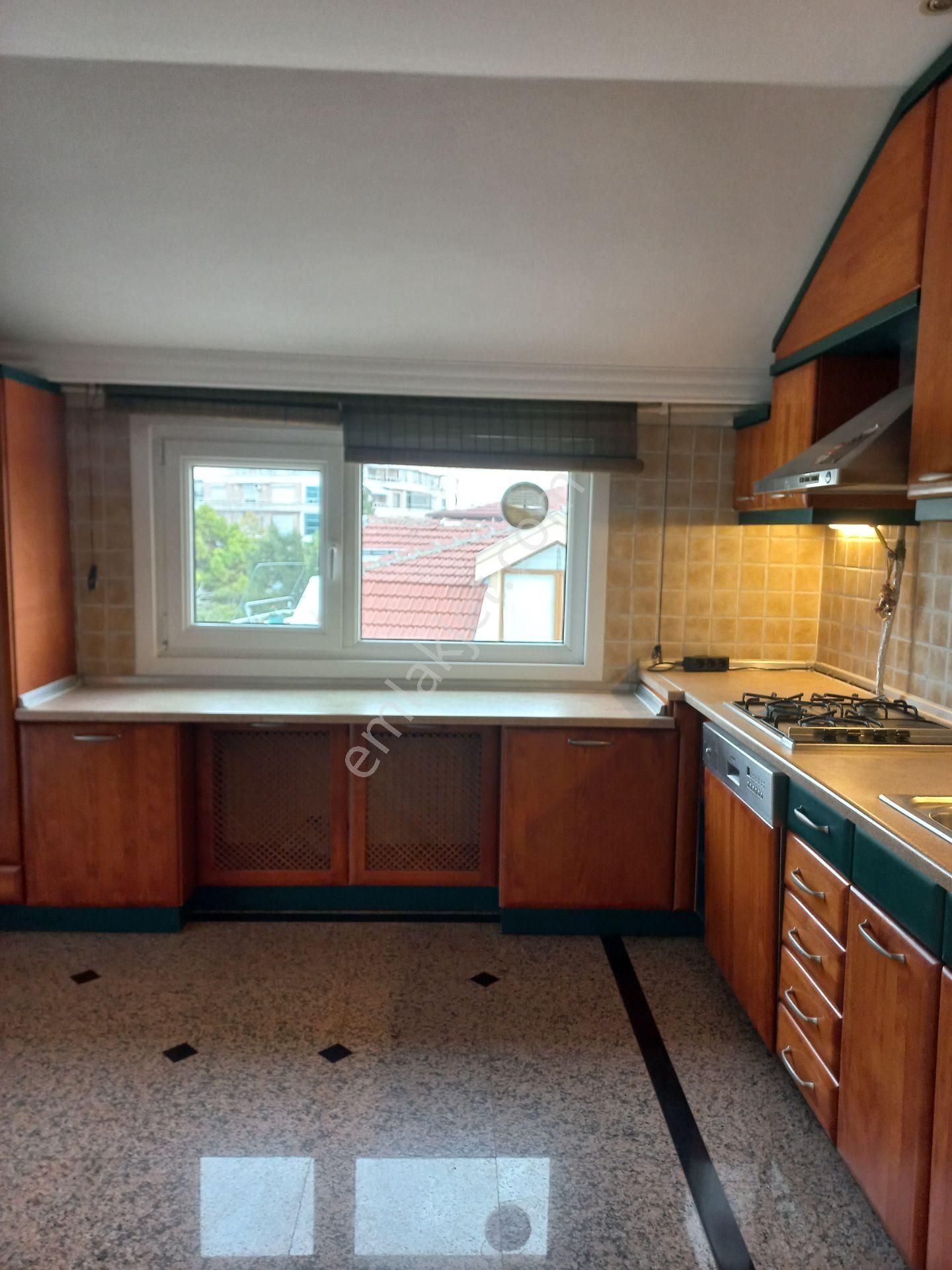 Erkutun'dan, Florya Basınköy'de Üç Cepheli, Çok Geniş Manzaralı Çift Teraslı Satılık Çatı Dubleksi - Görsel 19