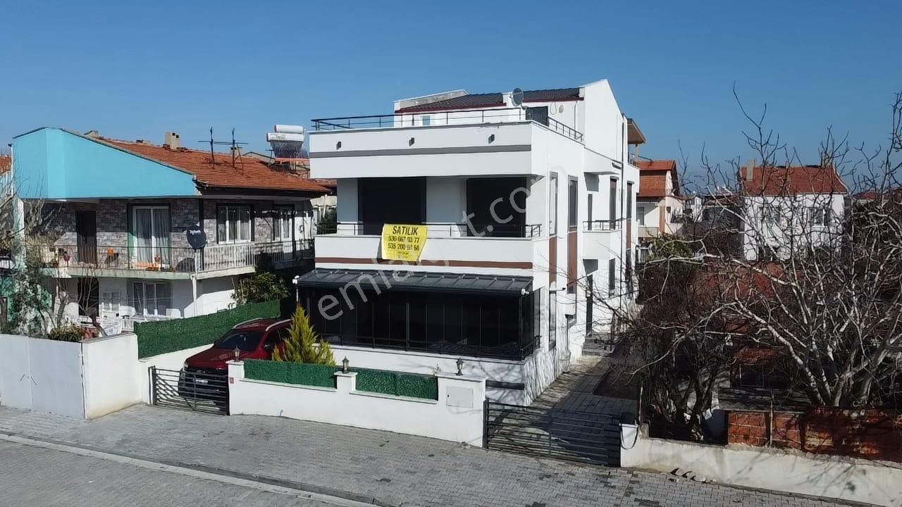 Burhaniye Hacıahmet Satılık Villa Ön Emlaktan Burhaniyede 180 M2 Eşyalı Satılık Muhteşem 5+1 Villa