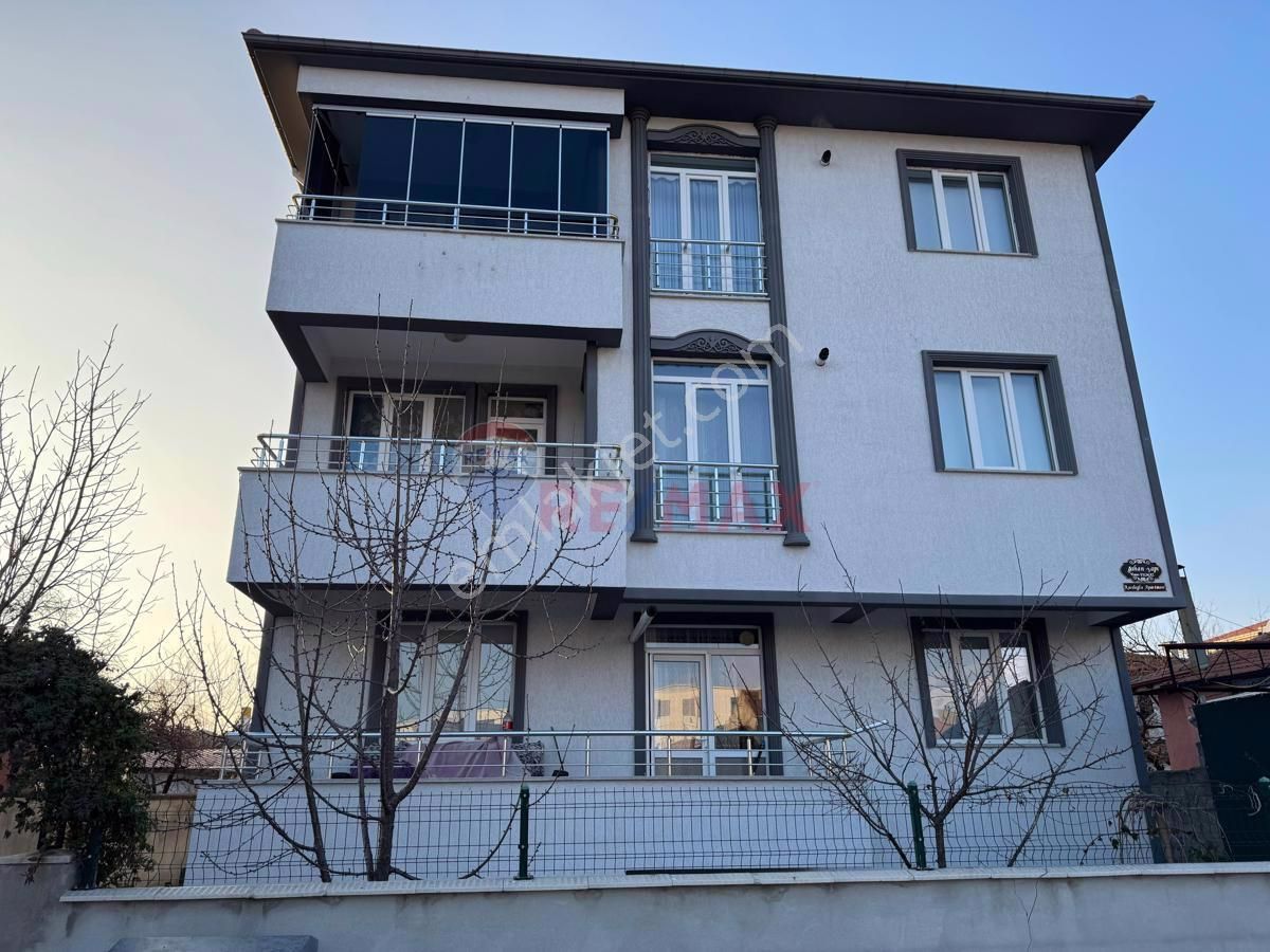 Erzincan Merkez Aziz Baba Satılık Daire Re/max Dem Den İnönü Mahalesinde Satılık 2. Katta 3+1 Daire