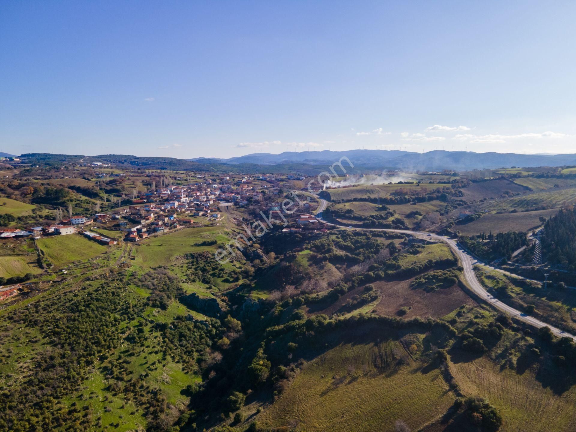 Lapseki Şahinli Köyü Satılık Tarla Şahinli'de 1.700m²-kısmi Deniz Manzaralı Köykenarı Uygun Fiyatlı