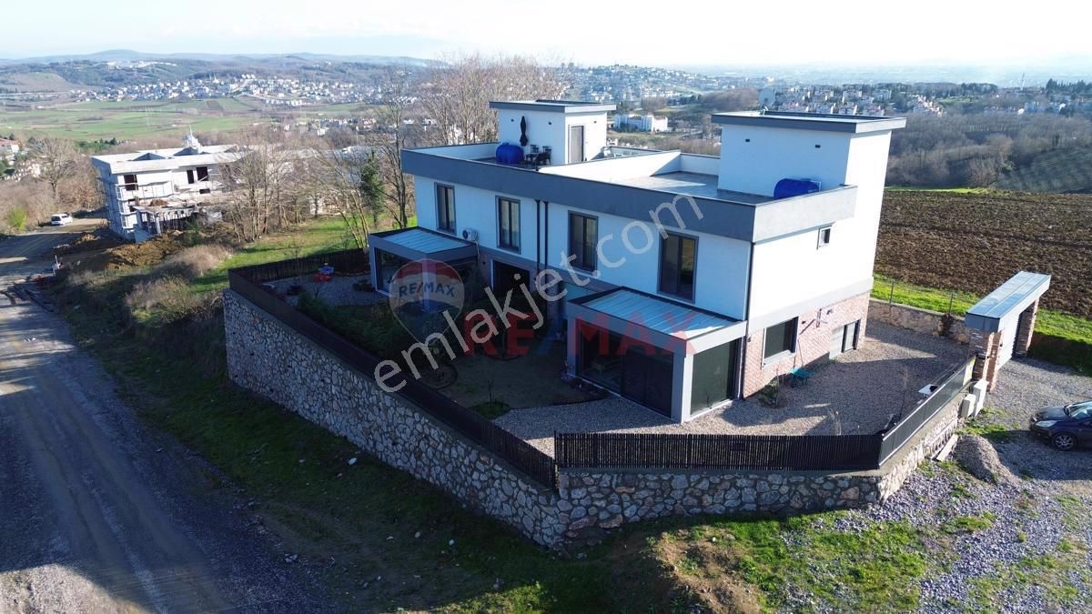 Adapazarı 15 Temmuz Camili Satılık Villa Remax Rıdvan Gedik'ten Camili'de Süper Konumda Satılık Villa